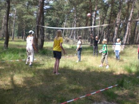 De gidsen profiteren van het mooie weer.